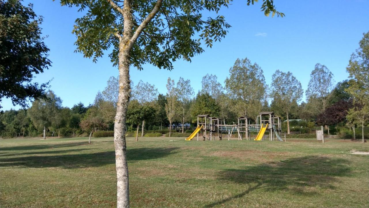 Готель Camping Le Caussanel Canet-de-Salars Екстер'єр фото