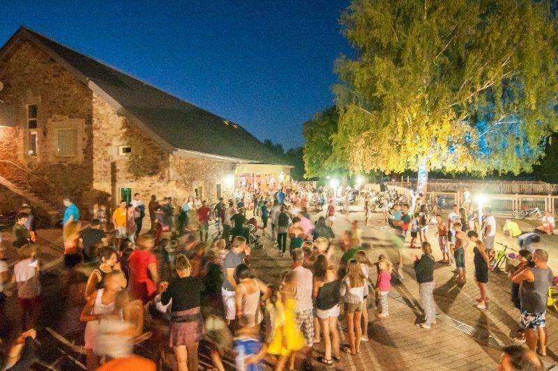 Готель Camping Le Caussanel Canet-de-Salars Екстер'єр фото
